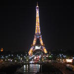 Pariisi - Eiffel juhlavalaistuksessaan